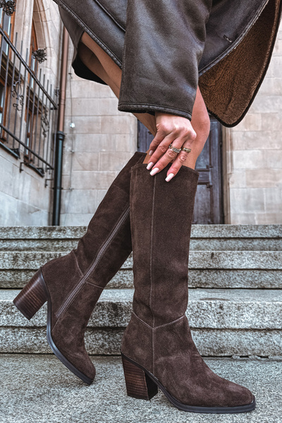 Замшеві Чоботи На Каблуці З Блискавкою Шоколадні Lissara