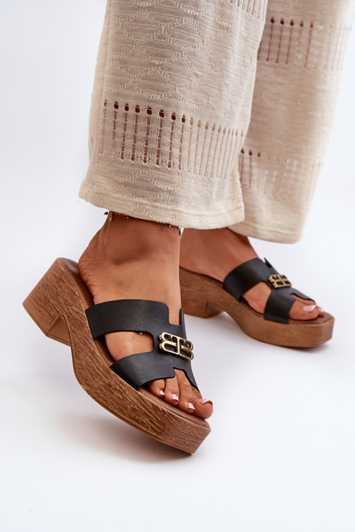 Zazoo 40412 Шкіряні елегантні жіночі шльопанці з золотим декором чорні