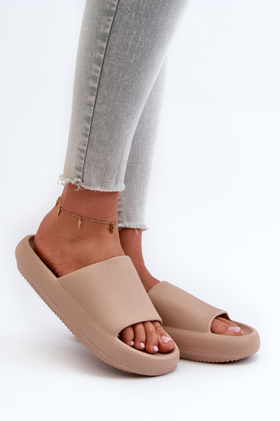 Жіночі легкі поролонові шорти на товстій підошві темно-бежевого кольору Querceria