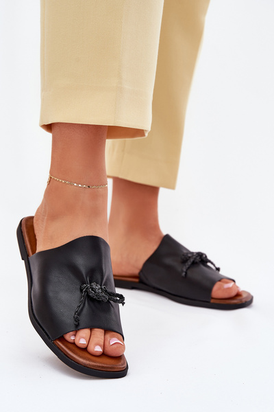 Жіночі плоскі сандалі з декоративним зав'язуванням чорні Norela