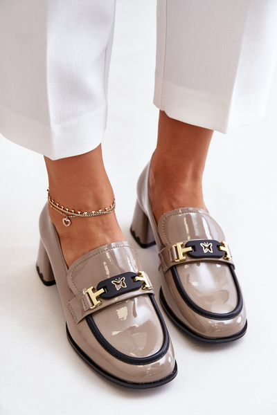 Лаковані жіночі туфлі з декором бежеві Artiker 55C1054